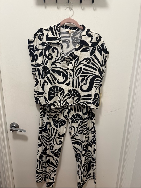 Pants - Peach Black & White Abstract Print Top - Size L